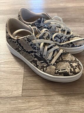 TopShop Snake Print Sneakers w Neutral Tones and White Soles - Size 39/8.5